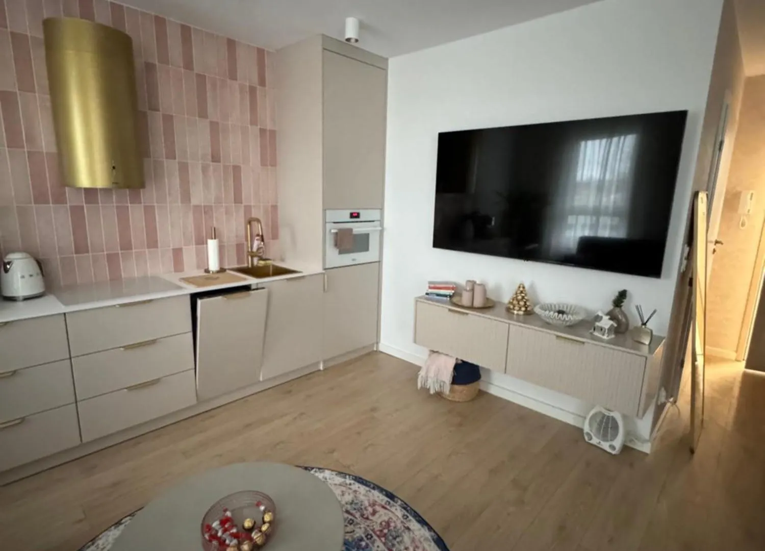 Madame Bubblegum Apartment contacts